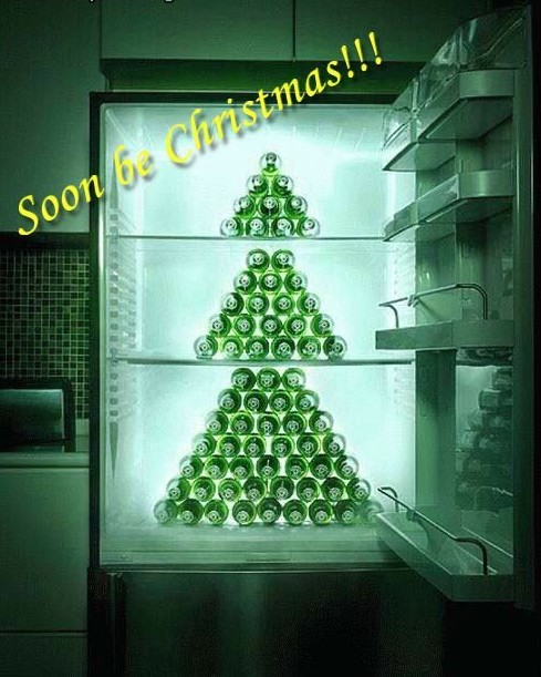 Il n'y a pas que les Ferreros Rochers qui ont le droit à des jolies présentations pour Noël ! On peut disposer les bières également en triangle ! height=
