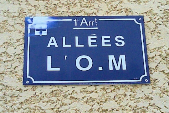 Question : d'où peut bien venir cette plaque ? height=