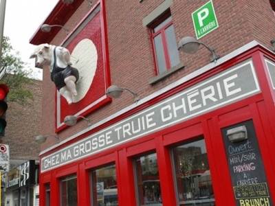 Envie de vous faire un petit restaurant? Je vous propose Montréal et ce restaurant au nom attirant : Chez ma grosse truie chérie. Attention aux confusions : Hey, viens je t'invite Chez ma grosse truie chérie. Ok, mais elle est d'accord ta femme?