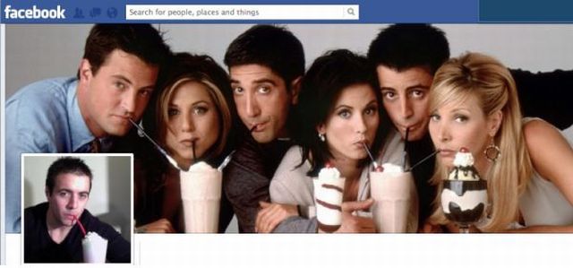 Avec les couvertures sur Facebook, on peut faire des choses très sympa. Même s'immiscer dans la scène favorite des héros de Friends : Le buvage de Milkshake en groupe. Remarquez qu'il y a 2 milkshakes qui ne seront pas bus! Quel gâchis...
