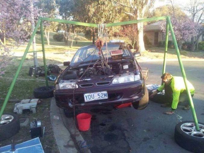 Besoin de réparer votre voiture? Je connais quelqu'un qui peut le faire pour pas cher.