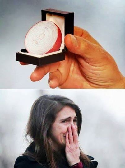 Messieurs, savez-vous comment faire pleurer votre femme en lui offrant une petite boite et sans vous ruiner? Simple :