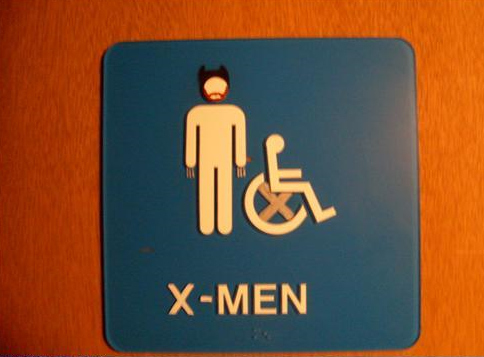 Même les X-Men vont aux toilettes. Voici les commodités réservées à Wolverine et au professeur Charles Xavier. height=