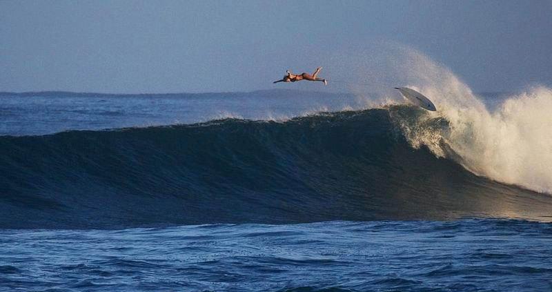 Quand on fait du surf, on peut aussi faire du plongeon