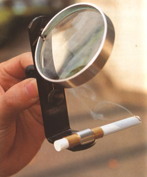 Comment allumer une cigarette sans briquet ? facile, avec un miroir ! height=