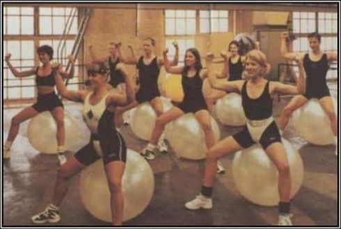 Drame du fitness : ces dames ont avalé leur chewing-gum juste après avoir mangé un cassoulet...