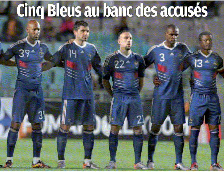 Nos bleus vont passés sur le banc des accusés... Et en plus d'être des mutins, ce sont des tricheurs... Si si, regardez bien la photo : ils ont trichés !! Toi aussi joues avec nous : Où se cache Thierry Henry ? height=