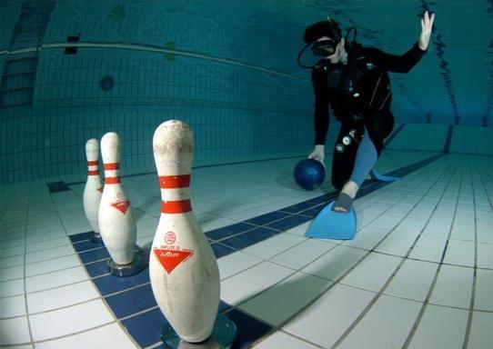 Nouvelle variante du bowling, le bowling sous-marin !
