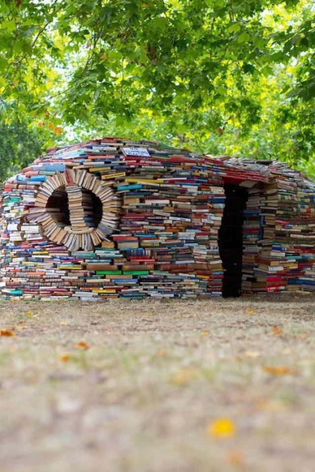 Pour ceux qui doutent de l'utilité des livres, voici une bonne idée pour les utilisés : En faire une cabane !