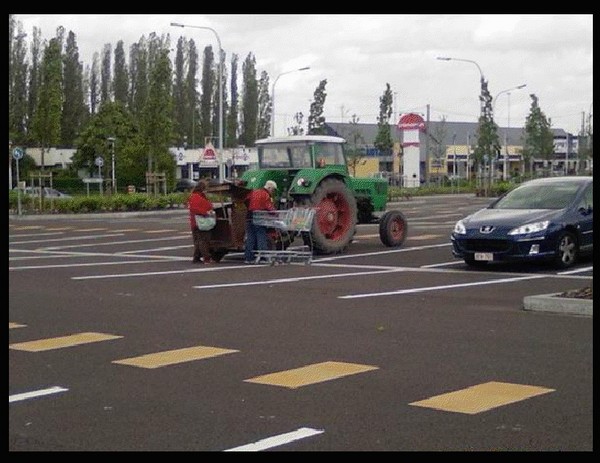 Pratique : Vous aussi allez faire vos courses en tracteurs. En plus, c'est plus facile à retrouver sur le parking !