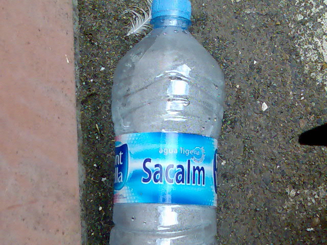 Petit problème gastrique ? Buvez l'eau Sacalm : Avec Sacalm, ça calme !