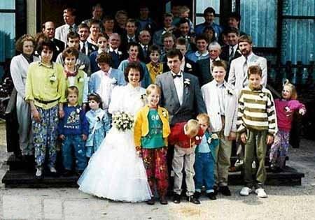 Sur une photo de famille, il y en a toujours un qui fait l'andouille !