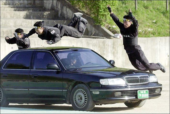 Nouvelle discipline olympique : le saut par dessus voiture !