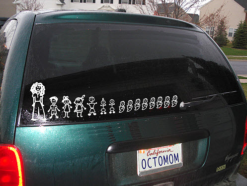 Quand on a une grande famille, il faut une grande voiture. Voici la voiture d'une maman d'octuplés. Et le pire, c'est qu'elle avait déjà 6 enfants !