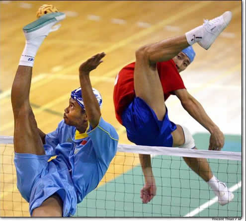 Certains volleyeurs sont de sacrés acrobates ! height=